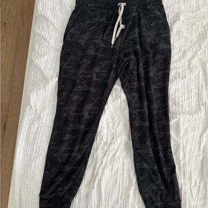 Vuori Camo Charcoal Gray Joggers